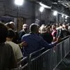 Πανζουρλισμός στο T-Center: Δεν χωράνε στους διαδρόμους οι δημοσιογράφοι