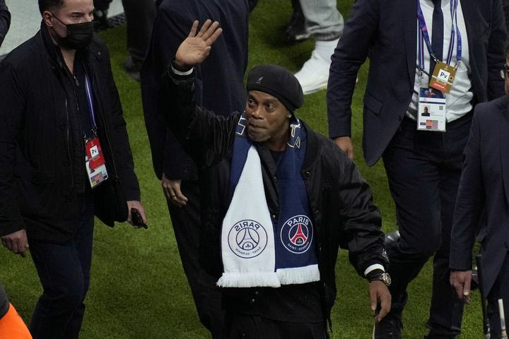 Champions League: Με Ροναλντίνιο και παίκτες που έχουν περάσει από τη Super League η λίστα καλεσμένων της Παρί για τον τελικό