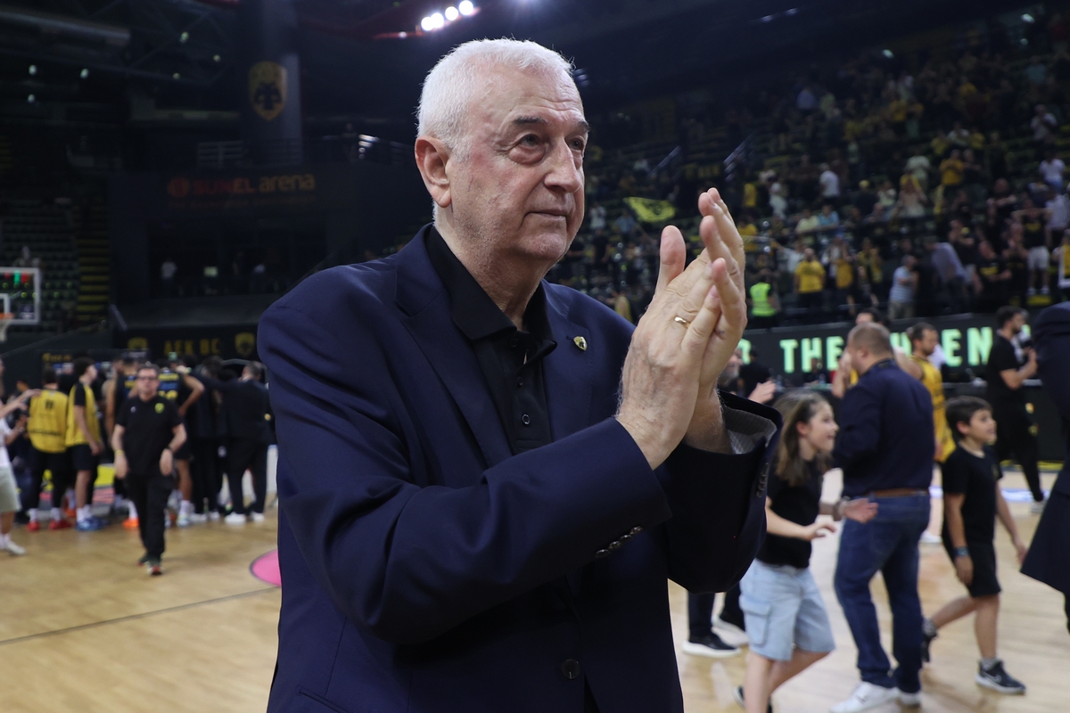 Η ανάρτηση της ΑΕΚ για τους φυσιοθεραπευτές της που βοήθησαν έναν άνθρωπο να ανακτήσει τις αισθήσεις του στο αεροδρόμιο                                          Η ανάρτηση της ΑΕΚ για τους φυσιοθεραπευτές της που βοήθησαν έναν άνθρωπο να ανακτήσει τις αισθήσεις του στο αεροδρόμιο