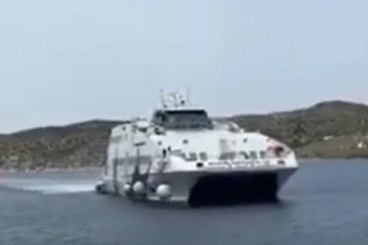 ΑΕΚ: Πλοίο της Seajets του Ηλιόπουλου φτάνει στην Αμοργό με τον ύμνο της Ένωσης