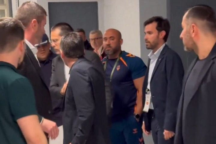 Παναθηναϊκός AKTOR: Χειρονομία μέλους του επιτελείου της Βαλένθια προς τον Σερέλη, ένταση και συγγνώμη από τον Μαρτίνεθ