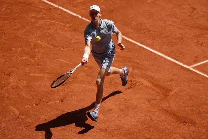 Roland Garros: Βόμβα μεγατόνων με Σίνερ – Ο Νο 1 στον κόσμο αποκλείστηκε στον 2ο γύρο από τον Σερούντολο
