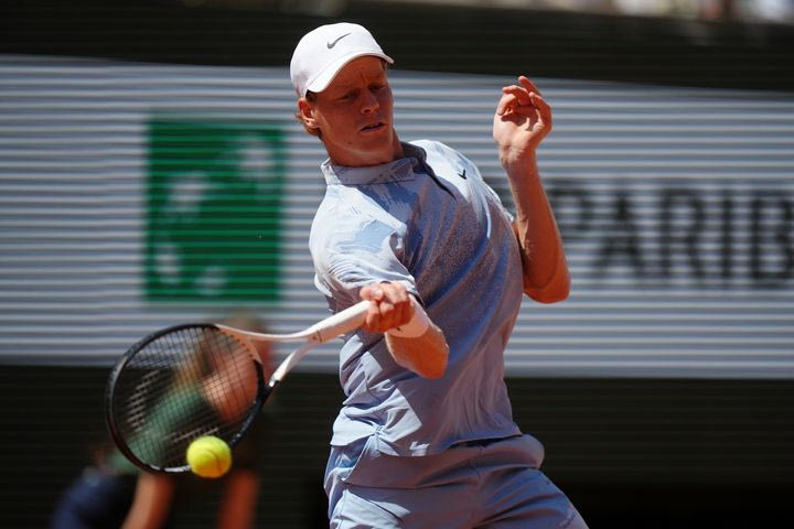 Σίνερ για τον αποκλεισμό-σοκ στο Roland Garros: “Το πρόβλημα δεν ήταν η ζέστη, ουδείς είναι ρομπότ”