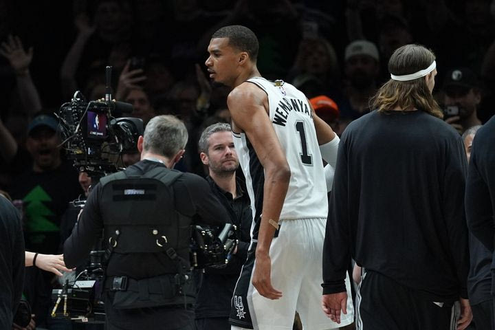 NBA: Η φάση που έφερε την αποβολή του Γουεμπανιαμά στο Game 4 των playoffs