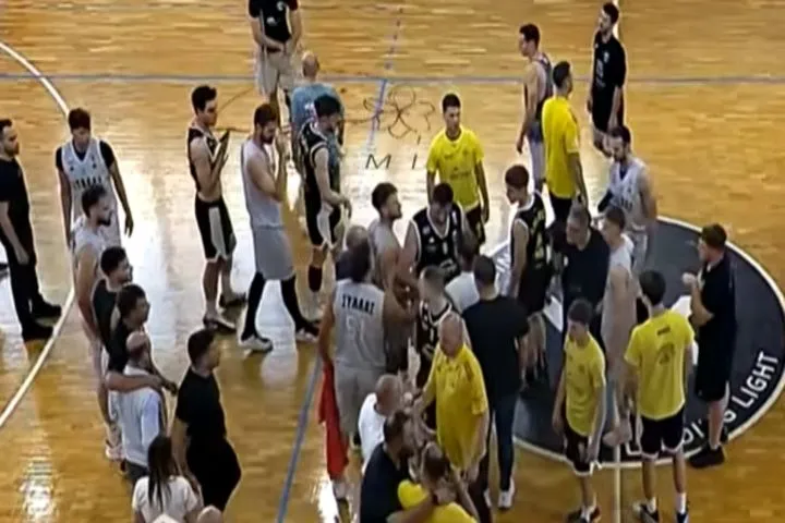 Ένταση στο φινάλε στο Σύλλας Αιδηψού – Αναγέννηση Καρδίτσας