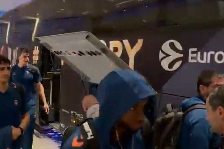 EuroLeague Final Four 2026: Η άφιξη της Βαλένθια στo ξενοδοχείο