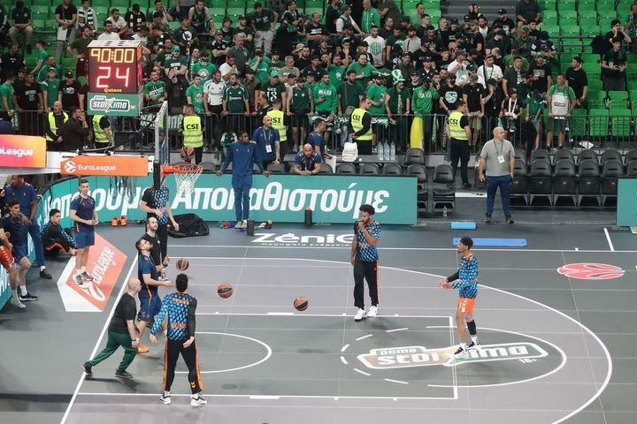 Παναθηναϊκός – Βαλένθια: Πλήθος φίλων του Παναθηναϊκού πίσω από τον πάγκο των Ισπανών