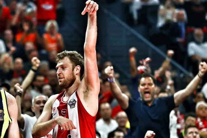 EuroLeague Final Four 2026, Ολυμπιακός: Έκρηξη Βεζένκοβ, από τους 2 πόντους στο πρώτο μέρος, στους 16 στην τρίτη περίοδο