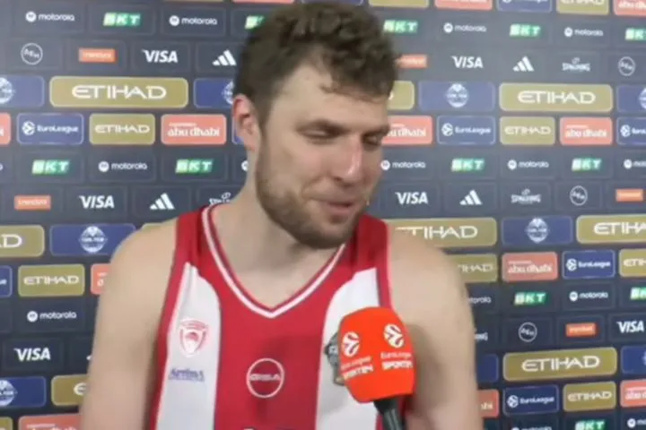 Ο Σάσα Βεζένκοβ στο SPORT24: “Όταν δουλεύεις πάντα ανταμείβεται ο κόπος σου, δίκαια κρατάμε αυτήν την κούπα”