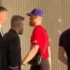 Ολυμπιακός: Ο Γουόκαπ έκανε μικρή βόλτα γύρω από το ξενοδοχείο που διαμένουν οι ερυθρόλευκοι