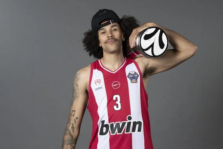 Γουόρντ μετά την κατάκτηση της EuroLeague: “Έχω δει νίκες και ήττες, αλλά δεν είδα ποτέ αυτή την ομάδα να τα παρατάει”