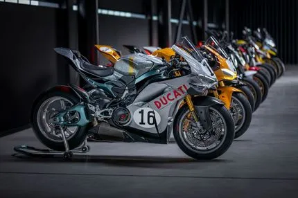 H Ducati παρουσίασε την Collezione 100: Δέκα μοναδικές μοτοσυκλέτες για τα 100 χρόνια ιστορίας της