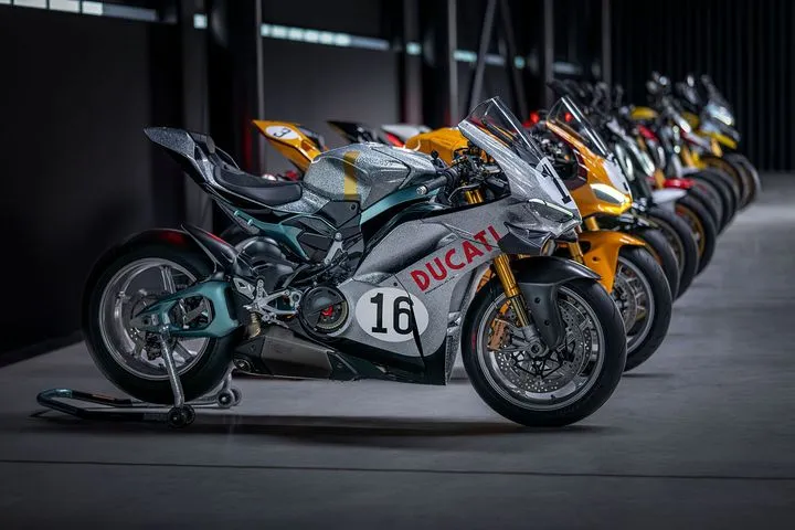 H Ducati παρουσίασε την Collezione 100: Δέκα μοναδικές μοτοσυκλέτες για τα 100 χρόνια ιστορίας της