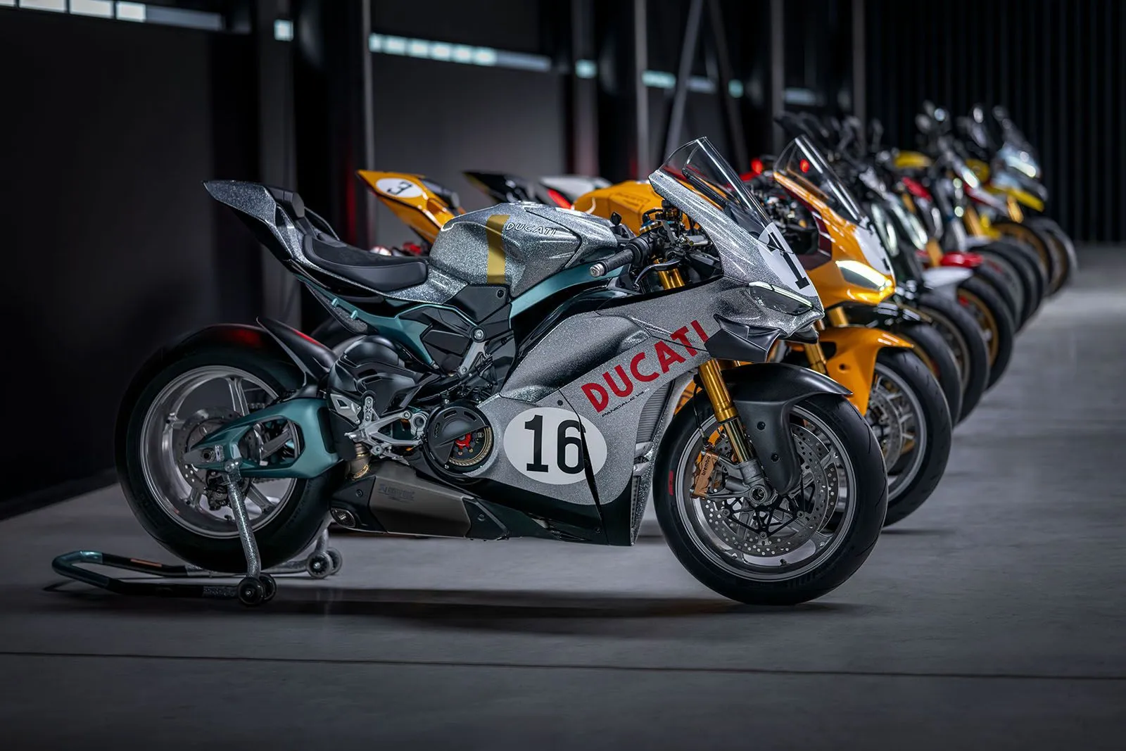 H Ducati παρουσίασε την Collezione 100: Δέκα μοναδικές μοτοσυκλέτες για τα 100 χρόνια ιστορίας της