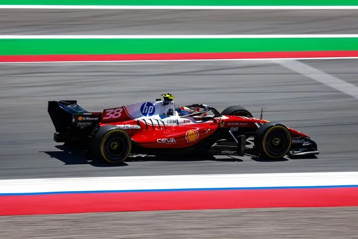 McLaren: Η Ferrari έχει το κορυφαίο σασί -“Αν βελτιώσει τον κινητήρα της θα τους ρεζιλέψει όλους”