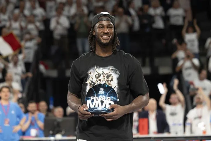 Ο Άρης Betsson κλείνει τον Finals MVP του EuroCup, Ανταμ Μοκόκα