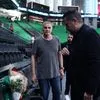 Παναθηναϊκός AKTOR – Ολυμπιακός: Ο Χρήστος Μπαφές άφησε λουλούδια στη μνήμη του Παύλου Γιαννακόπουλου πριν το Game 4