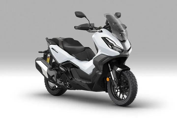 Honda: Καλοκαιρινές προσφορές για τα scooters Forza 350 και ADV 350