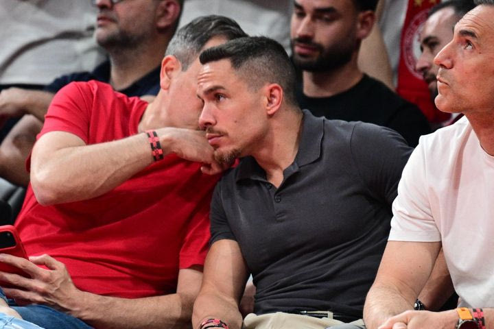 Ολυμπιακός: Ο Λευτέρης Πετρούνιας και ο Γιάννης Τσιμιτσέλης στις κερκίδες του ΣΕΦ για το Game 3 των αιωνίων