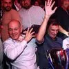 Ολυμπιακός: Χαμός στο “νοικιάστηκε”, βροχή τα λουλούδια για τον Γιώργο Μπαρτζώκα