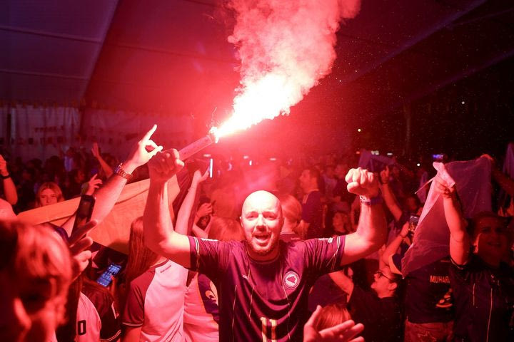 Βοσνία: Κάηκε το Σαράγεβο για την πρόκριση του Τζέκο και της παρέας του στα νοκ-άουτ του Μουντιάλ