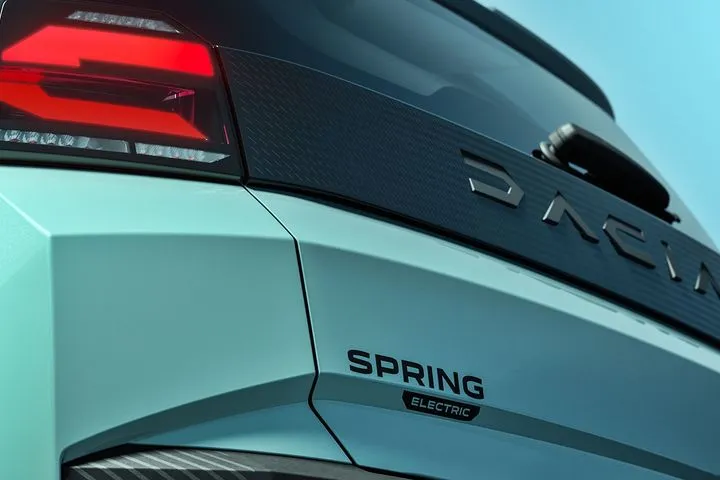 Νέα... εποχή για την “Άνοιξη” της Dacia: Το νέο Spring υπόσχεται ακόμα καλύτερη αστική μετακίνηση, προσιτή σε όλους