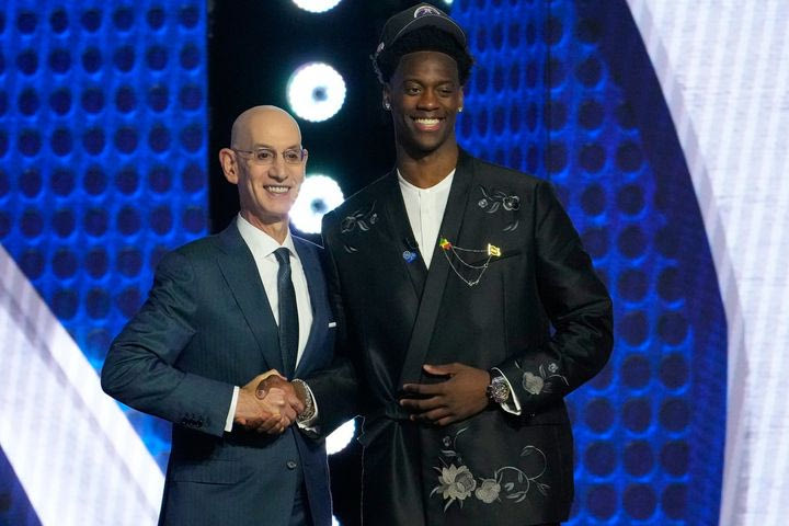 NBA Draft 2026: Ο ΈΙ Τζέι Ντιμπάντσα στο νούμερο 1 – Όλες οι επιλογές στον α’ γύρο της διαδικασίας