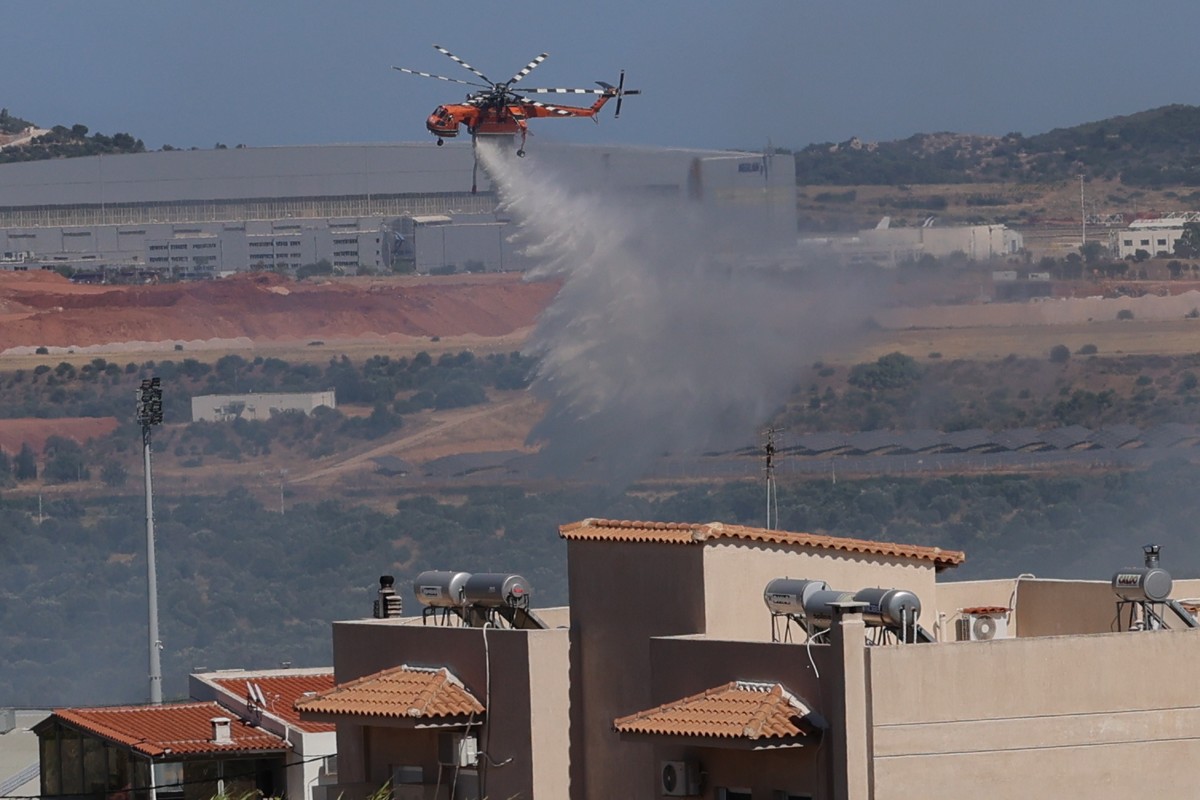 Φωτιά στα Σπάτα, κοντά στο προπονητικό κέντρο της ΑΕΚ