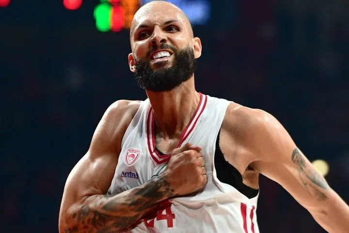 Ολυμπιακός – Παναθηναϊκός 102-92: Φουρνιέ – Βεζένκοβ πήραν φωτιά, προβάδισμα τίτλου για τους Πειραιώτες