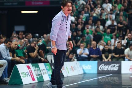 Προσωρινή διακοπή στο Game 2 γιατί μπήκε εντός αγωνιστικού χώρου ο Γιαννακόπουλος, προειδοποίηση από τους διαιτητές