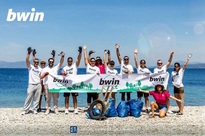 Η bwin ενισχύει τη δέσμευσή της για το περιβάλλον με καθαρισμό παραλίας στο Μαρκόπουλο Ωρωπού