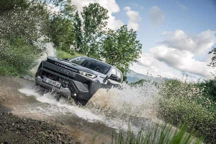 Αυτή είναι η νέα Γενιά Toyota Hilux