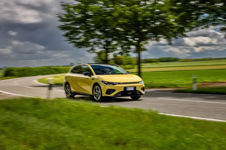 Πρώτη οδηγική επαφή στη Γερμανία με το νέο Leapmotor B05- Η νέα τάξη πραγμάτων τώρα και στα hatchback