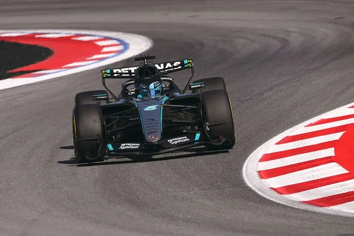 O Ράσελ δυόμισι δέκατα μπροστά από τις McLaren και Ferrari στο FP3 της Βαρκελώνης
