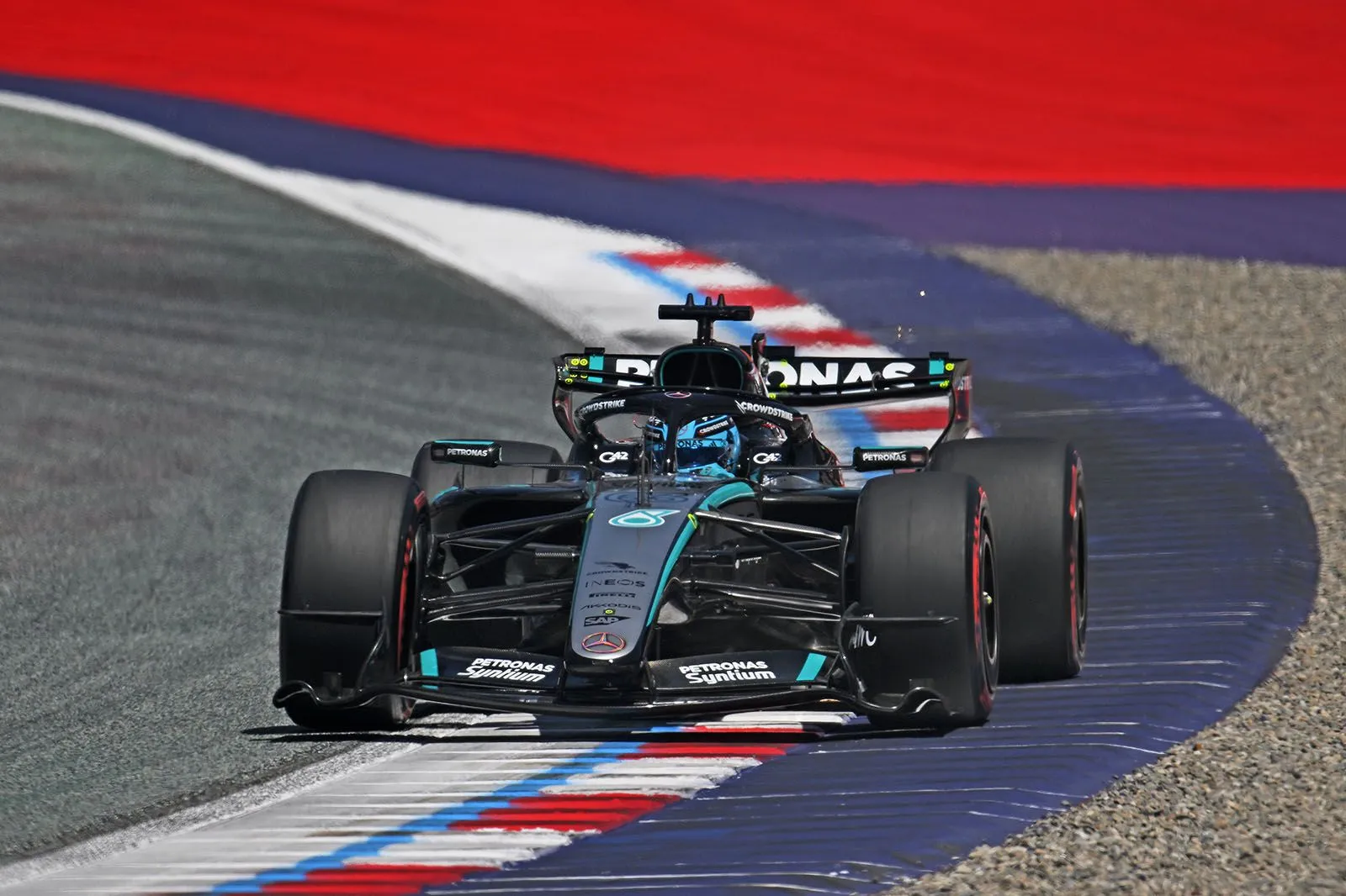 Formula 1: Ο Ράσελ άντεξε στην πίεση του Φερστάπεν στην Αυστρία, γύρισε στις νίκες και στη μάχη του τίτλου