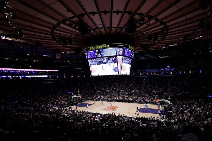 Οι Νικς ανέβαλαν όλα τα watch parties γύρω από το Madison Square Garden στο Game 3 με τους Σπερς λόγω Τραμπ