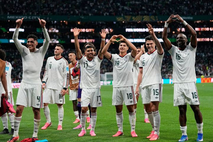 Τσεχία – Μεξικό 0-3: Το πάρτι των οικοδεσποτών για το απόλυτο, η ασίστ του Σάντσες και το standing ovation στον Οτσόα στα highlights
