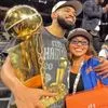 NBA: Ο Τάουνς αποθέωσε το “τυχερό” τσαντάκι της συντρόφου του μετά τον θρίαμβο των Νικς