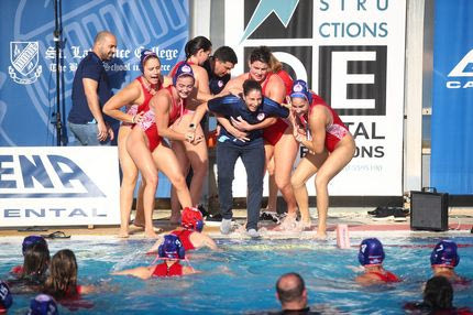 Οι ξέφρενοι πανηγυρισμοί των παικτριών του Ολυμπιακού μετά την κατάκτηση του πρωταθλήματος
