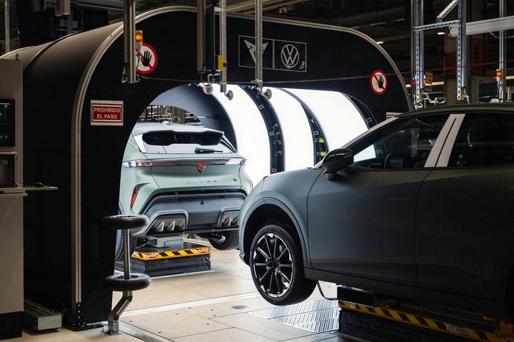 Το εργοστάσιο των Seat & Cupra στο Martorell ξεκινά και παράγει Cupra Raval και Volkswagen ID. Polo