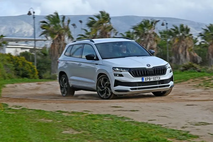 Οδηγούμε το Skoda Karoq με τον 1,5 TSI στην έκδοση με 150 ίππους και το 7άρι DSG και βρίσκουμε ένα “τόσο-όσο” SUV
