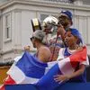 NBA: Μαγικές εικόνες και κοσμοπλημμύρα στην παρέλαση των Νικς στη Νέα Υόρκη