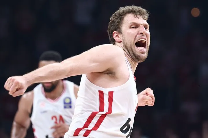 Μετά την κατάκτηση της EuroLeague, o Σάσα Βεζένκοβ πήρε και το μεταπτυχιακό του