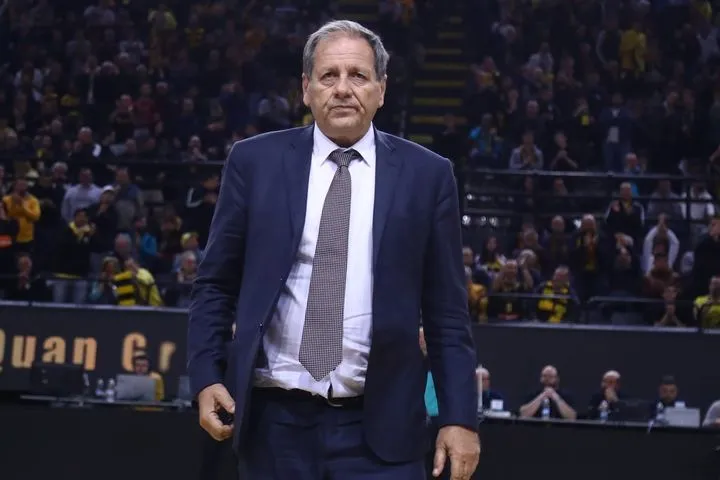 Μάκης Αγγελόπουλος: “Ο Σάκοτα θα παραμείνει προπονητής της ΑΕΚ”