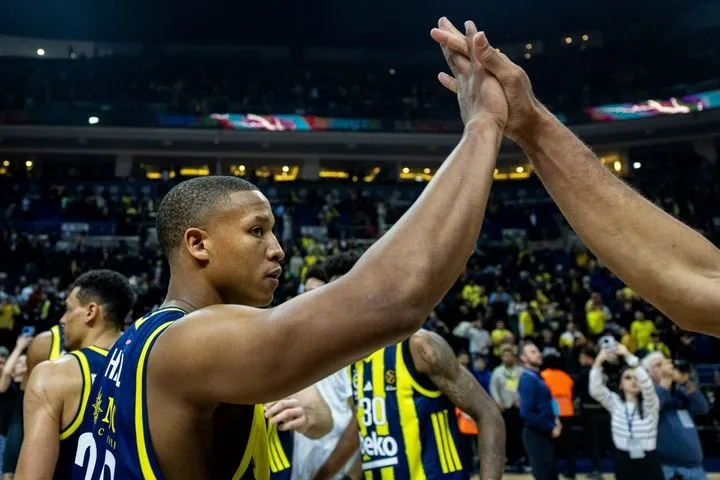 Τέλος ο Ντέβον Χολ από τη Φενέρμπαχτσε