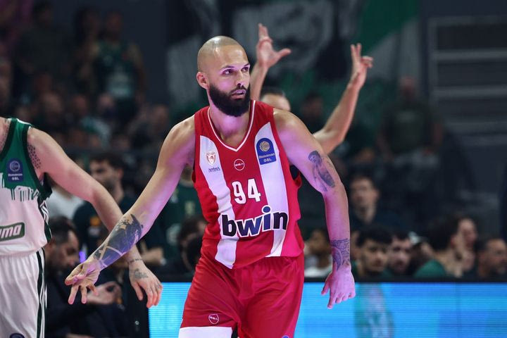 Παναθηναϊκός AKTOR – Ολυμπιακός: Θεότρελο buzzer-beater τρίποντο του Φουρνιέ μπροστά στην τέλεια άμυνα του Γκραντ