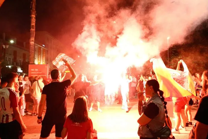 Ολυμπιακός: Οι πανηγυρισμοί των φίλων των ερυθρολεύκων