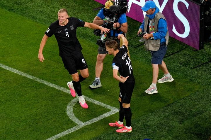 Ο Χάλαντ έκανε το 2-0 για τη Νορβηγία στο ξεκίνημα του δευτέρου ημιχρόνου
