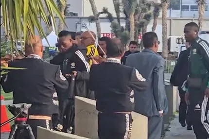 Όλα έτοιμα για την πρεμιέρα - Οι Μεξικάνοι υποδέχτηκαν την αποστολή της Νότιας Αφρικής με μαριάτσι
