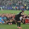 “ROW”: Τα κουπιά των Νορβηγών που πανηγύρισαν την πρόκριση στους 32 του Μουντιάλ σαν άλλοτε Βίκινγκς